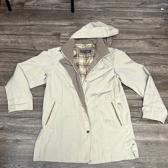 Liz Claiborne Men's Tan Hooded Raincoat - Picture 2 of 10